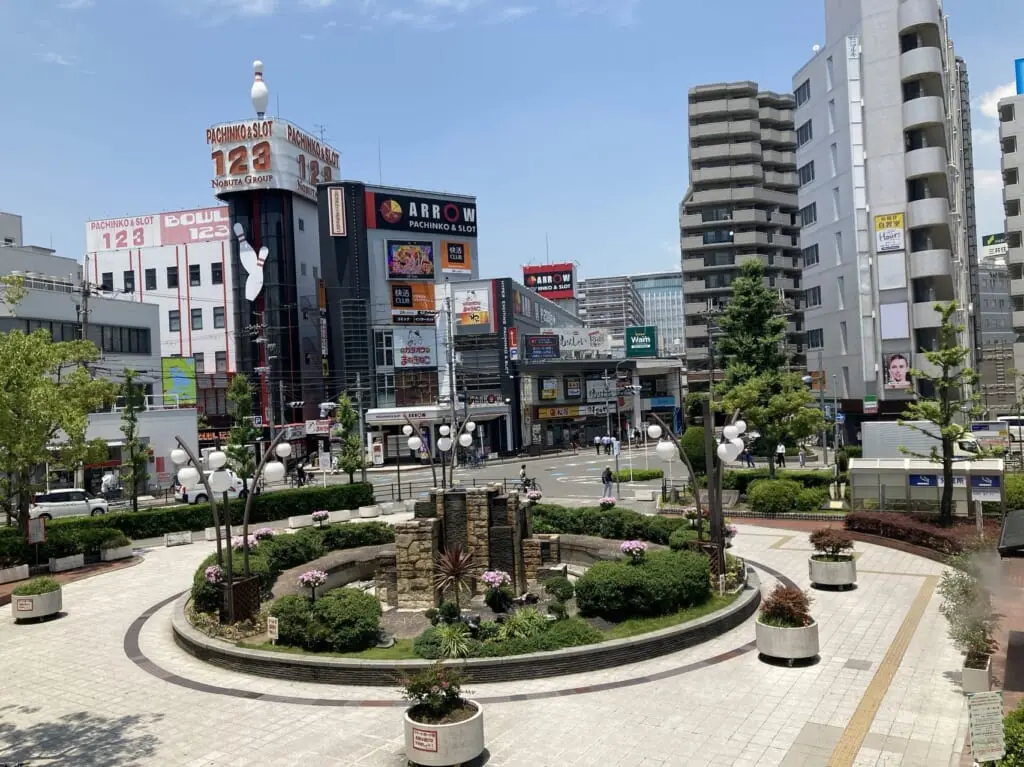 近鉄八尾駅前