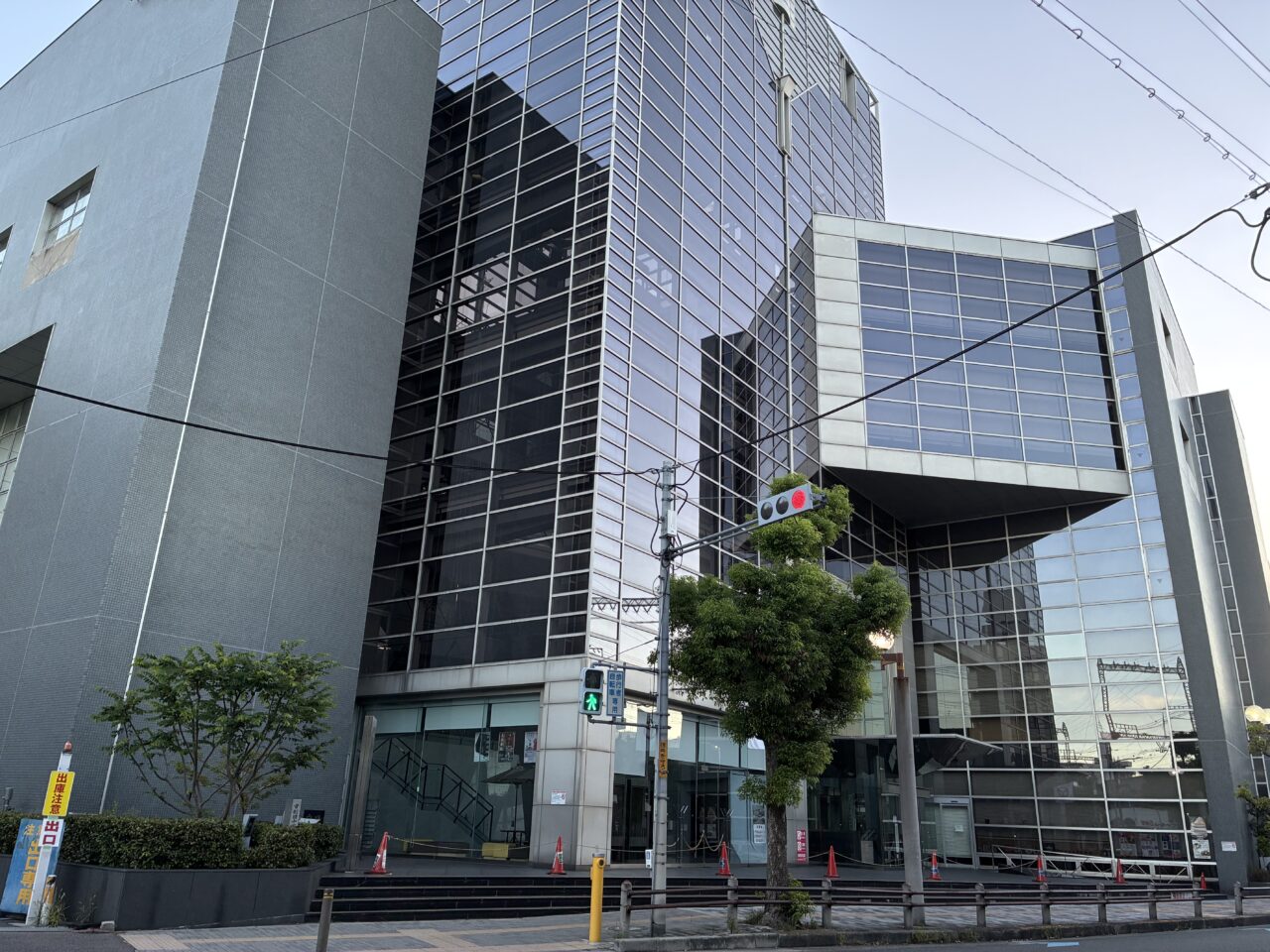 プリズムホール