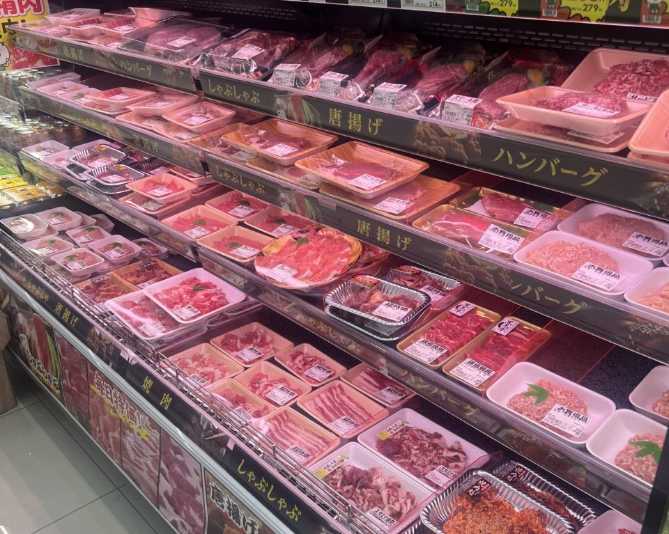 生鮮まるみ屋さんのお肉コーナー