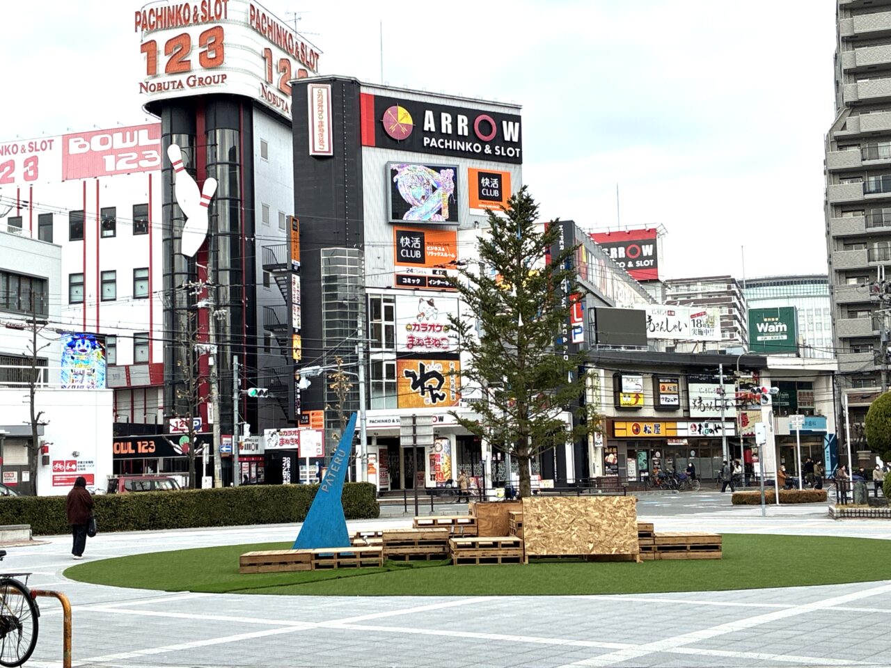近鉄八尾駅前のもみの木