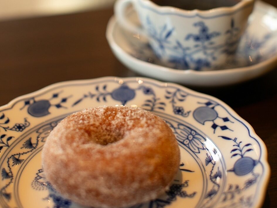 8 WEEKS DONUTS STAND