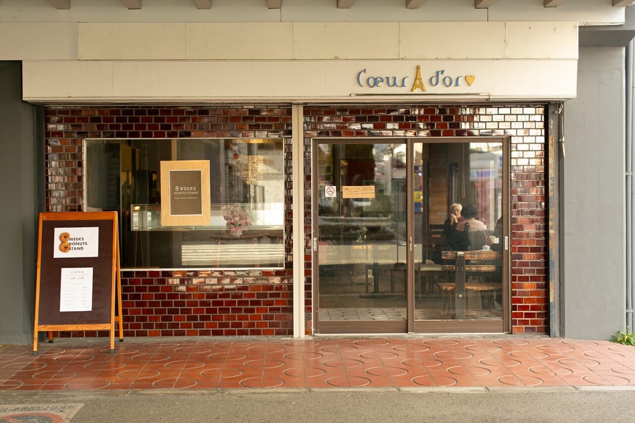 8 WEEKS DONUTS STAND